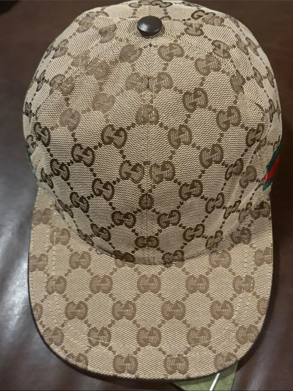 Gucci **unisex equally